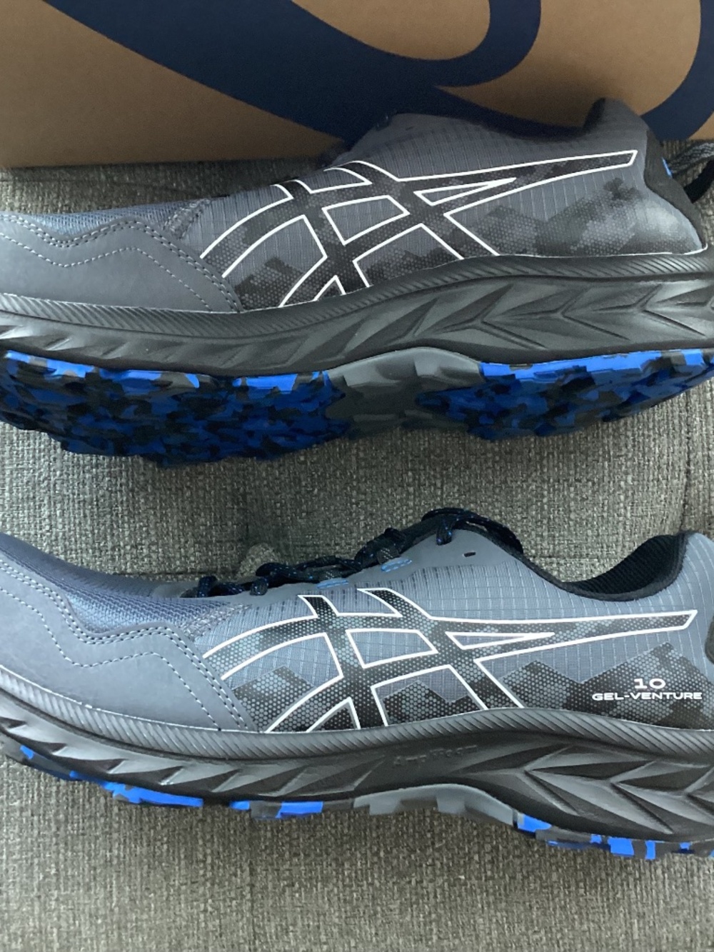 Asics Men's GEL-Venture 10 Trail Running Sneakers, size 11.5
